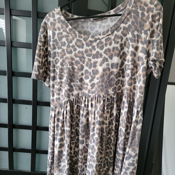 JODIFL Dresses & Skirts - Jodifl Leopard Print Baby Doll Tee Dress - size Large